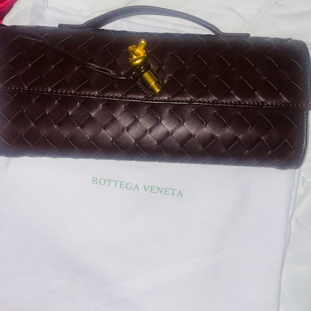 🤎😍 Bottega Veneta Andiamo Dark chocolate Brown OR Gold Woven Clutch